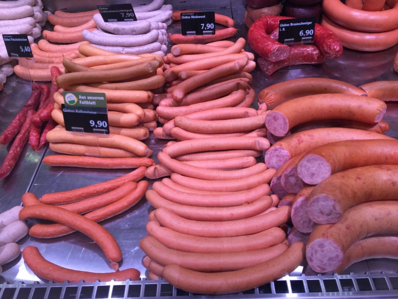 charcuterie-LA ROCHETTE-min_sausages_meat_butchery-1069321